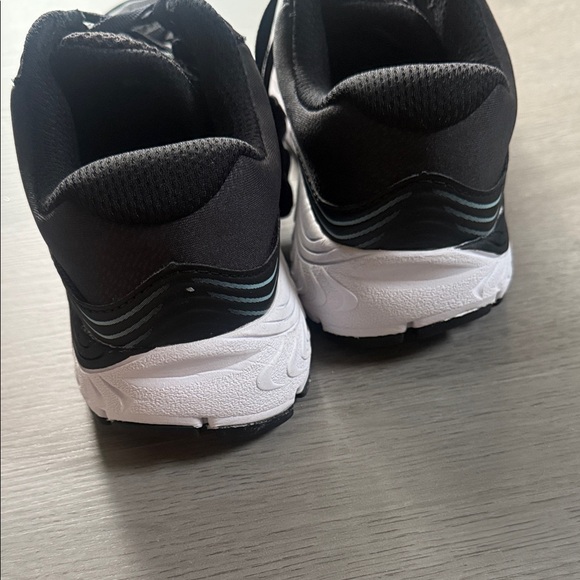 new balance 840’s size 8 - Picture 5 of 6